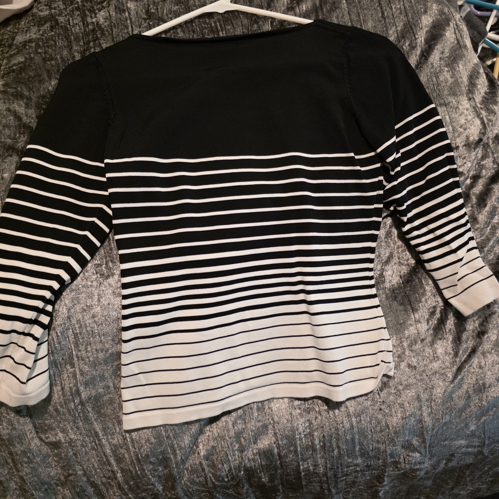 Elegant Black and White Striped Long Sleeve Tee - Picture 3 of 3